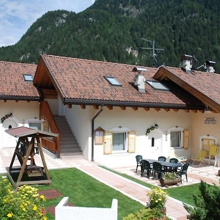 Residence Le Rose Pozza di Fassa Exterior foto